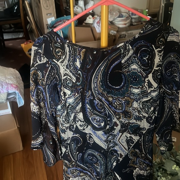 Bella Moda medium flutter sleeve dress. 100 polyester. Lined - Picture 2 of 4